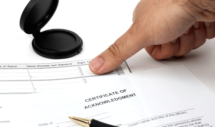 Notary pointing to the signer details on a certificate of acknowledgment